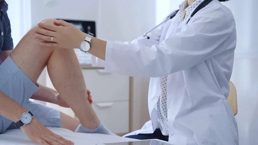 Jak wygląda zabieg usuwania żylaków krok po kroku?